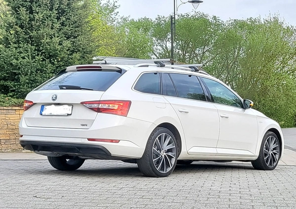 Skoda Superb cena 64900 przebieg: 204000, rok produkcji 2016 z Wyszków małe 704